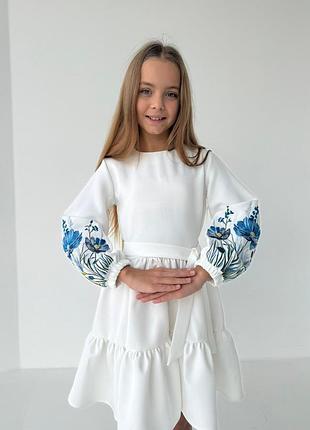 Красивое платье с вышивкой