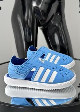 Популярні круті босоніжки на липучках adidas