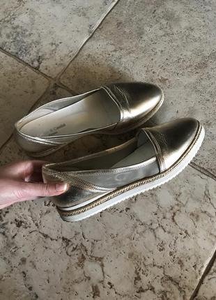 Золотистые туфли итальянского бренда6 фото