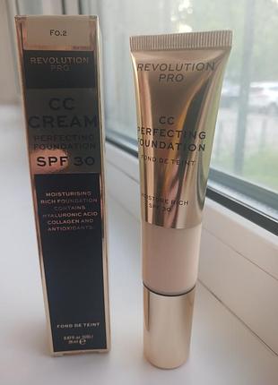 Revolution pro тональний для світлої з spf