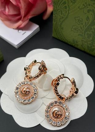 Серьги “gg pearl shine” — элегантность, воплощённая в сиянии жемчуга и кристаллов