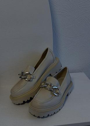 Лофери stradivarius