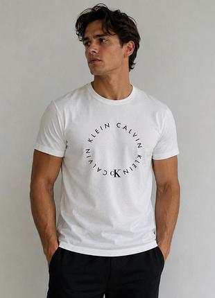 Футболка чоловіча calvin klein circle logo graphic classic t-shirt в білому кольорі