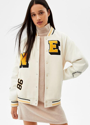 Бомбер bershka