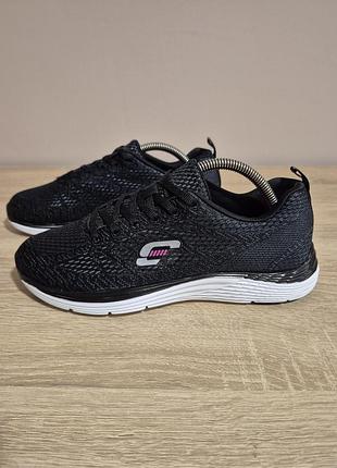 Кроссовки sketchers.