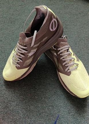 Кроссовки the north face flight vectiv, размер 42, стелька 27 см 
новые

это профессиональная обувь для трейлраннинга (бега по бездорожью).