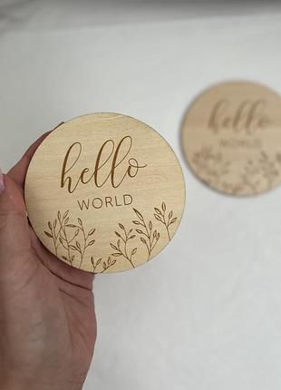 Табличка hello world для перших фото