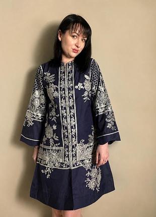 Подовжена туніка ефектна tunic dress у стилі luxury ethnic / resort aesthetic.