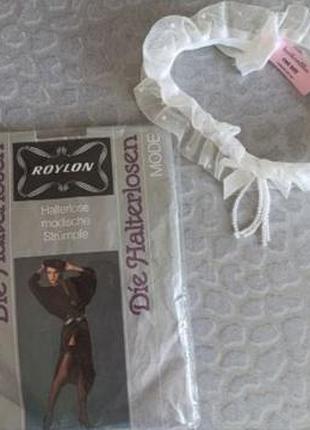 Чулки белые и ажурная подвязка на ногу с жемчужинами hunkemoller