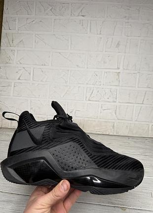 Крутые черные кроссовки nike lebron soldier 14