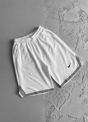 Спортивні шорти nike