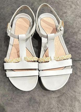 Шкіряні фірмові босоніжки сандалі clarks