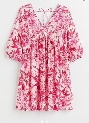 Легка літня сукня h&m міні коротка жіноча у квітковий принт з v-вирізом натуральна віскозна рожева біла