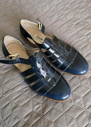 Кожаные туфли босоножки clarks
