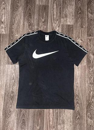 Футболка nike на лампасах