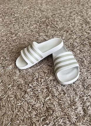 Шльопки шльопанці adidas 38 розміру