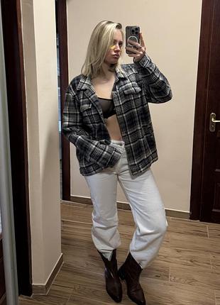 Стильна куртка-сорочка zara в клітинку