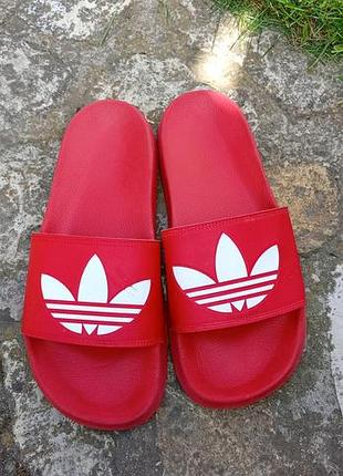 Красные шлепанцы adidas adilette lite