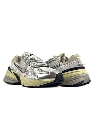 Nike v2k run white metalic silver