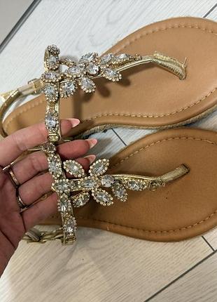 Босоніжки в стразах