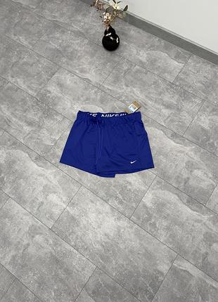 Жіночі спортивні шорти nike