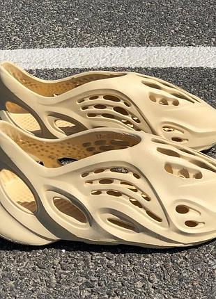 No brand, foam runner bone 37