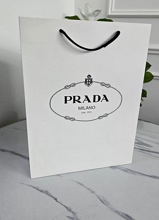 Пакет маленький prada есть