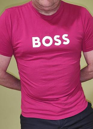 Стильная фирменная футболка малиновая каттон бренд hugo boss.м-л