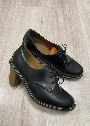 Туфли на каблуке dr.martens