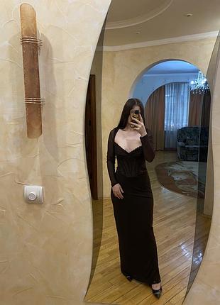 Коричнева вечірня сукня prettylittlething