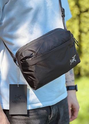 Стильна сумка від arc’teryx