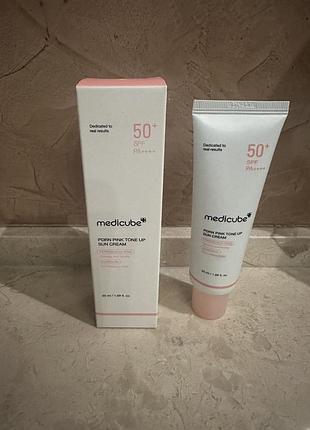 Сонцезахисний крем з ефектом сяйва medicube pdrn pink tone up sun cream spf50+ pa++++ з гіалуроновою кислотою та вітаміном b12, 50 мл