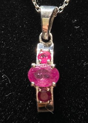 Стильная серебряная подвеска 925 пробы с ярким royal ruby