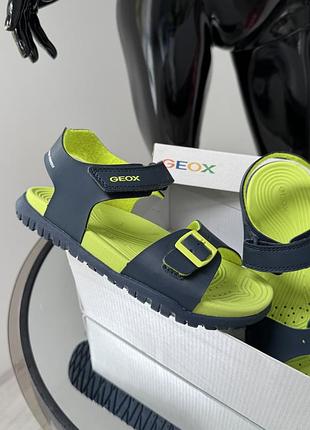 Качественные практичные босоножки на липучках geox