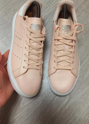 Женские кроссовки adidas