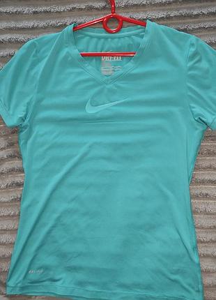 Спорт фирменная футболка.nike.м