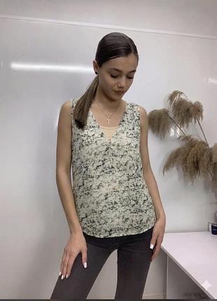 Ніжна блуза-топ h&m з ефектною спинкою (розмір m)
