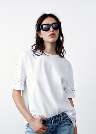 Біла футболка з стразами zara