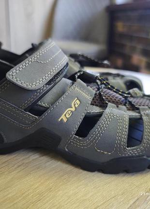 Сандалі teva