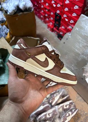Кроссовки nike sb dunk low sail red sepia-metallic gold