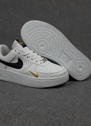 Nike air force 1 lv8 низкие белые с чёрным с золотым