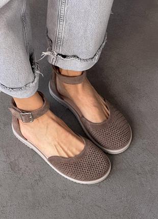 Босоножки barefoot
цвет: коричневый | мягко, натуральная замша с перфорацией