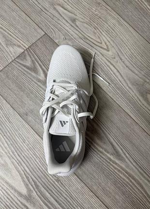 Продам женские кроссовки adidas новые оригинал