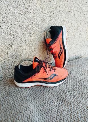 Saucony жіночі бігові кросівки