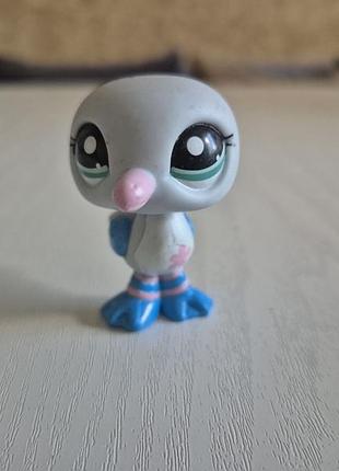 Фигурка littlest pet shop (lps) No 2269, изображающая чайку.