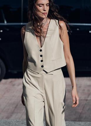 Укорочений жилет zara