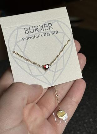 Ніжний золотистий браслет burker з серцем