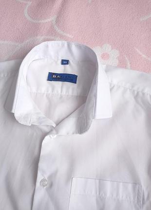 Рубашка белая с длинным рукавом по вороту 35
