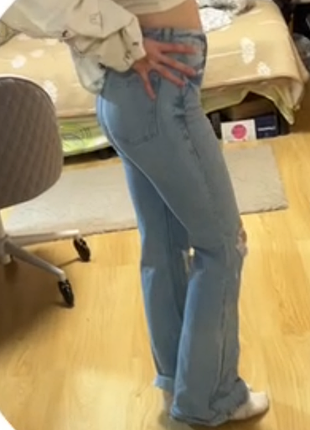 Джинсы клеш bershka