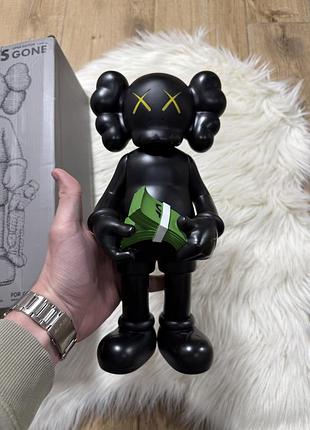 Фигурка kaws bearbrick cash | игрушка статуэтка кавс бербик с деньгами